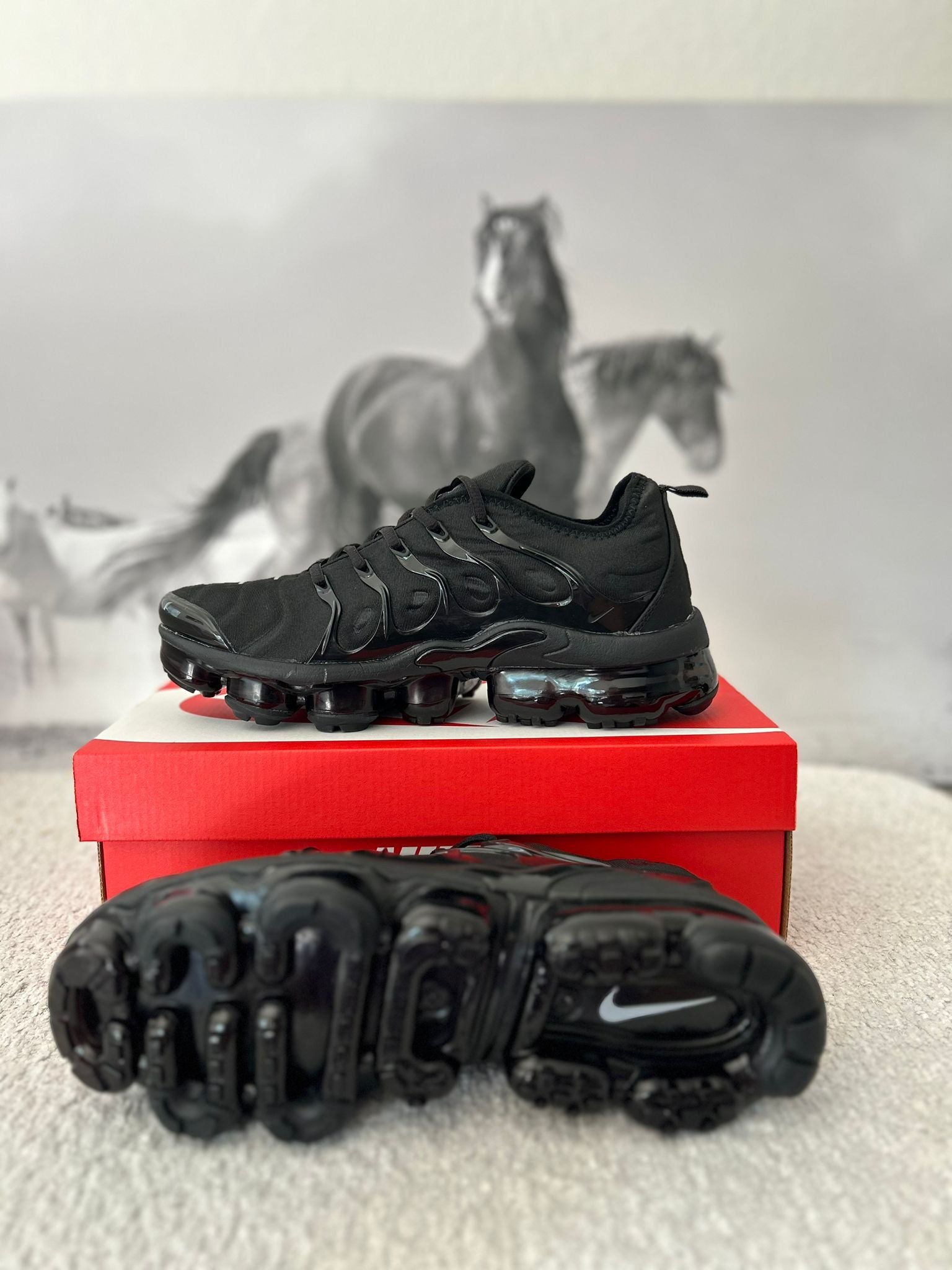 NIKE AIR VAPORMAX PLUS