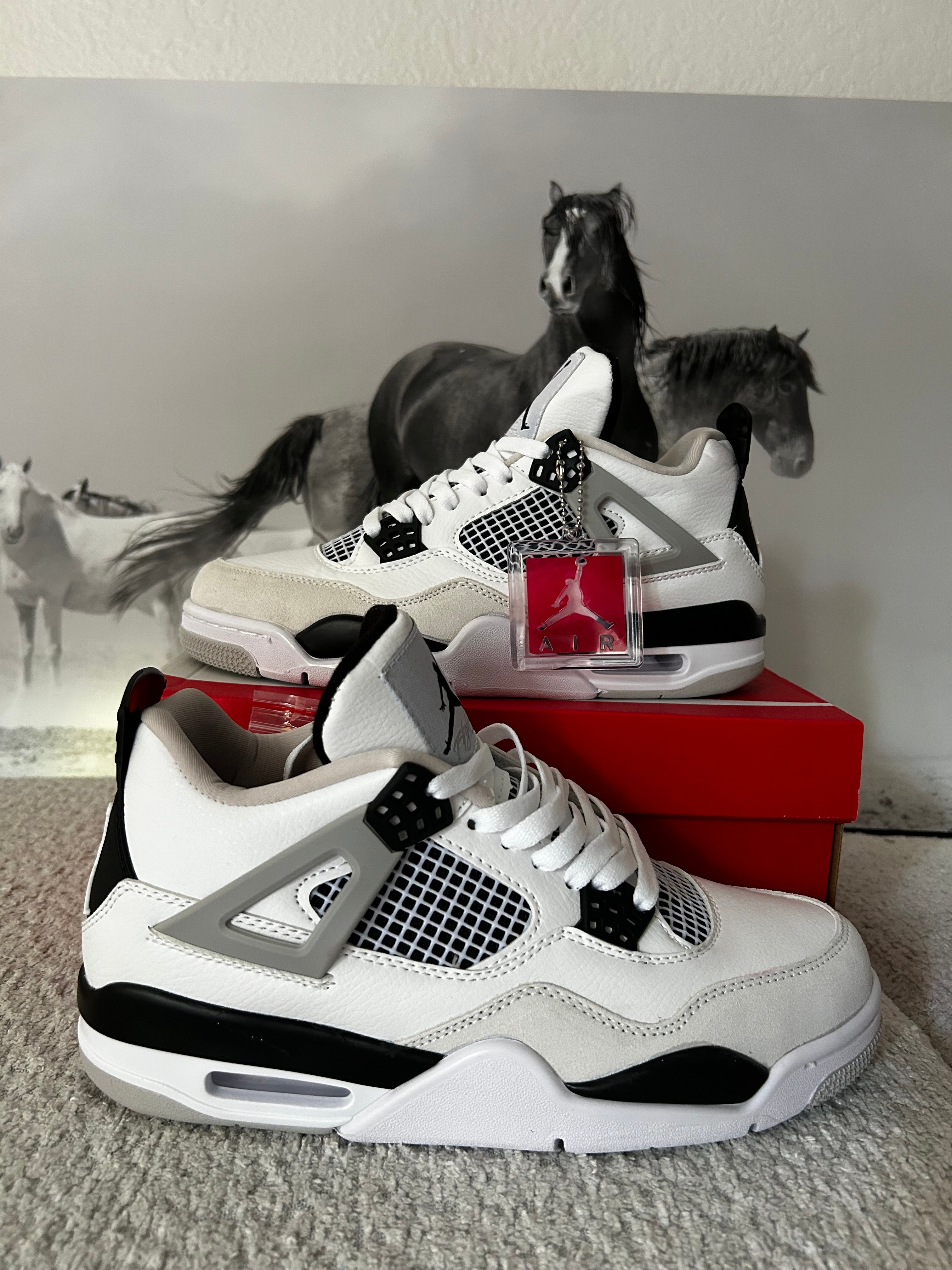 Air Jordan 4 Retro Military White