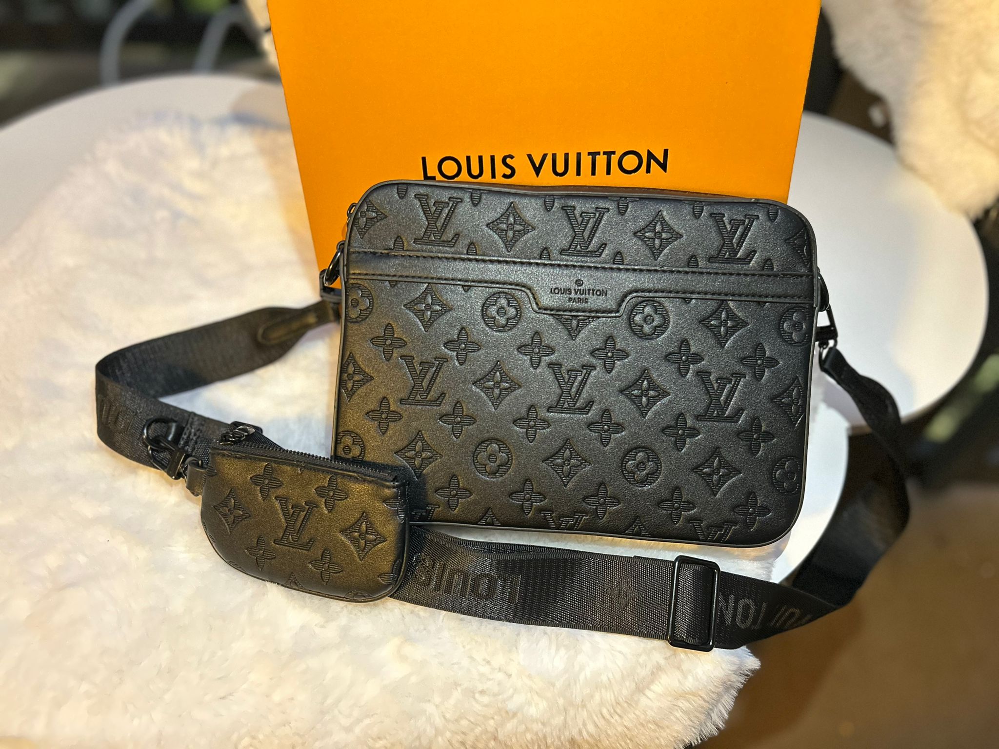 Louis Vuitton S Lock Messenger Bag in Black Leather