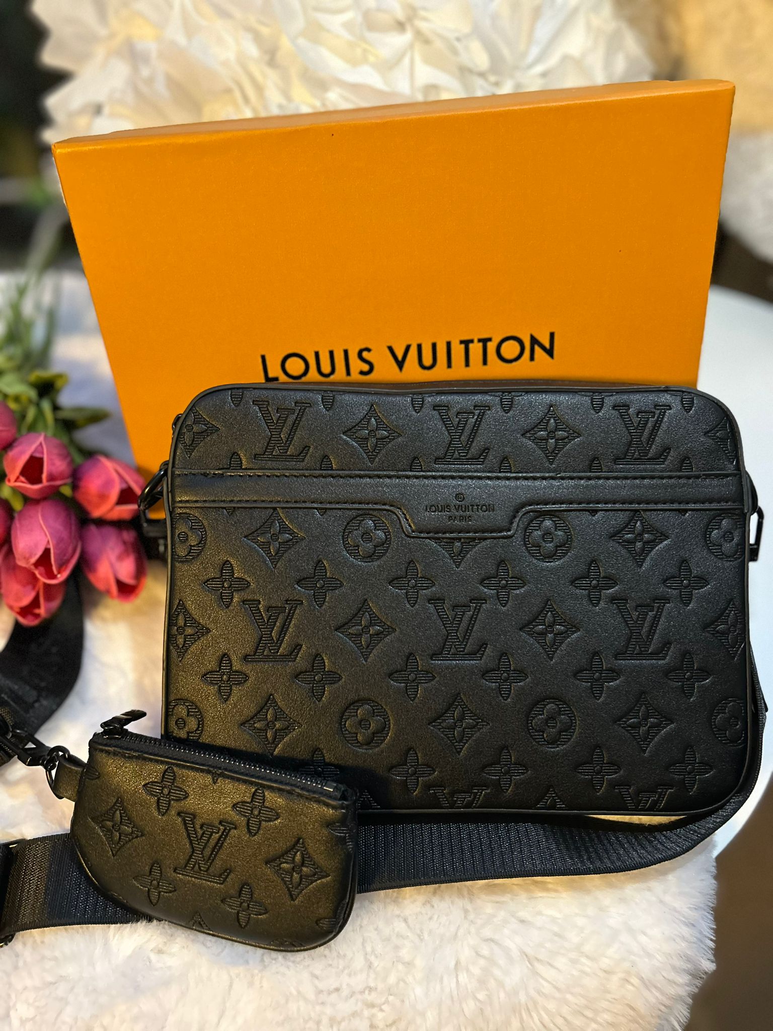 Louis Vuitton S Lock Messenger Bag in Black Leather
